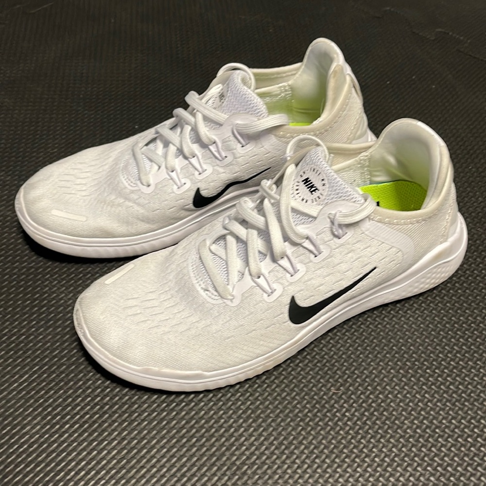 Nike FREE RUN YOUTH/Kids (Size 6.5 US)